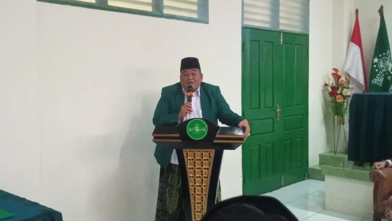 Katib Syuriyah PCNU KH Lukman Hakim Hamid dalam Konferensi Cabang (Konfercab) Pengurus Cabang Nahdlatul Ulama (PCNU) Kota Pengurus Cabang Kabupaten Manggarai Barat di Pesantren Al-Hamid, Cipayung, Pengurus Cabang Kabupaten Manggarai Barat, Ahad (14/06/2026). (foto: NU Online/Zehid)